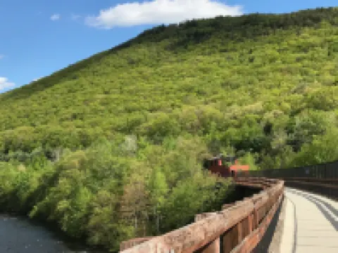 Large private apartment with view of the Old Jail Museum in historic Jim Thorpe.