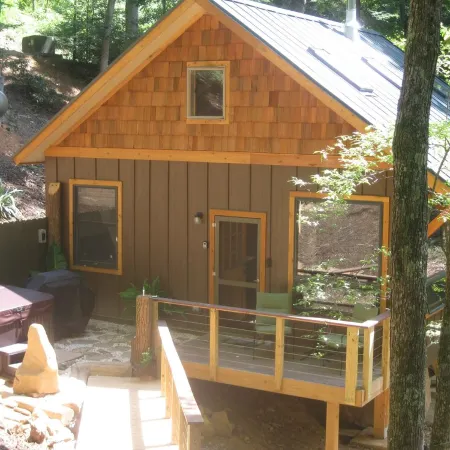 Private Getaway-17 miles to Asheville,  Hot Tub & Fireplace, Pet Friendly