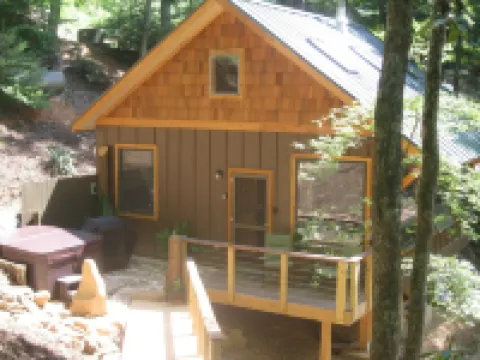Private Getaway-17 miles to Asheville,  Hot Tub & Fireplace, Pet Friendly