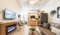 Entire Casita and Cal king bed, sofa bed and kitchen just minutes from Temecula.