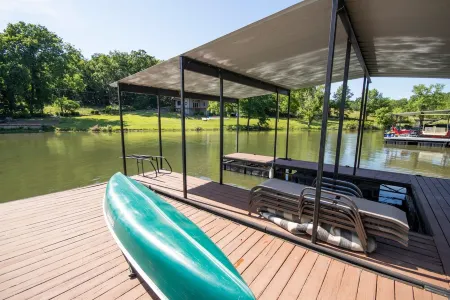 Cozy Lake Front House on 7MM of LOZ with a nice yard and a Private Dock!