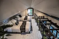 The Fisherman's Cottage - a Lakeside Loft in the Heart of Wine Country