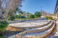 All yours! Tranquil & serene Hill Country family home on Lake Travis in Austin.