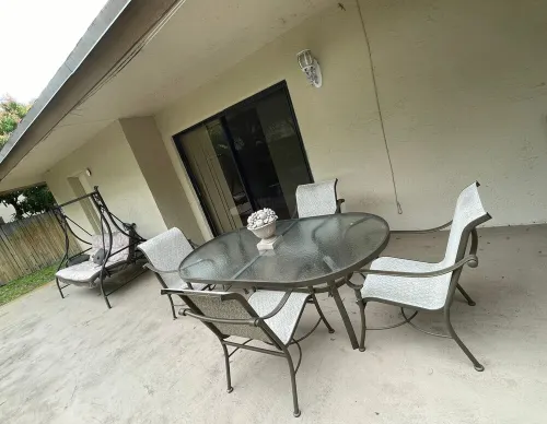 Cozy room with private bathroom and entrance Hotels in Lauderhill