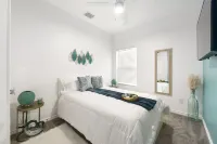 Contemporary-3 Bedroom-Rooftop in the Heart of Downtown Conroe Các khách sạn gần Heritage Museum of Montgomery County