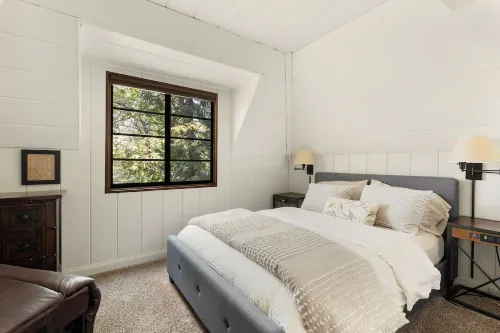 Lake Arrowhead-Immaculate home, spacious lot, can't get closer to the Village!