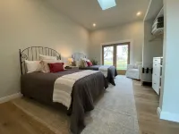 6 Bed 3 Bath House Surrounded by 10 Acres of Vines w Pool, Jacuzzi, & Fire Pit.