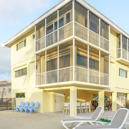 Atlantic side, quiet neighborhood ~ 3 Bed 2.5 Bath, dock, pool / hot tub, kayak