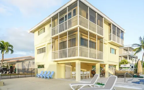 Atlantic side, quiet neighborhood ~ 3 Bed 2.5 Bath, dock, pool / hot tub, kayak