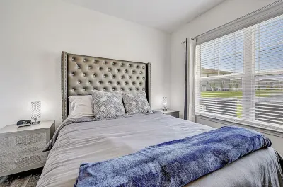 ⭐Grey Serenity⭐ 1Br w/Private Balcony Nr DWTN Jax Hotels near Publix Super Market at Argyle Village