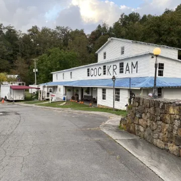 Cozy Log Cabin Near the Parkway