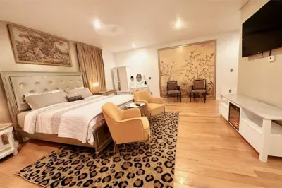 Stien Oasis: Heated Indoor Pool Oasis With Theater, Bar&Tennis Court.