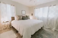 Sandy Toes - near beach & downtown Ocean Springsgolf cart district)