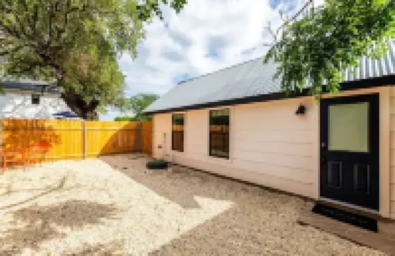 Charming guest studio in the heart of Liberty Hill