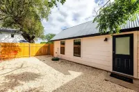 Charming guest studio in the heart of Liberty Hill Hotels in Liberty Hill