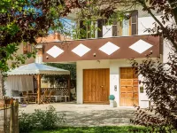 oasis of relaxation not far from the sea, parking in the inner courtyard. Hotels in Marotta