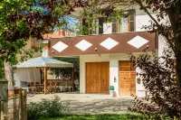oasis of relaxation not far from the sea, parking in the inner courtyard.