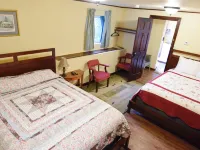 Sleeps 6. Suite - historical home スワードのホテル