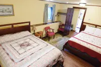 Sleeps 6. Suite - historical home