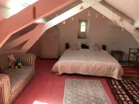 Old house in lush greenery on the road to St Cirq Lapopie Hotels in Arcambal