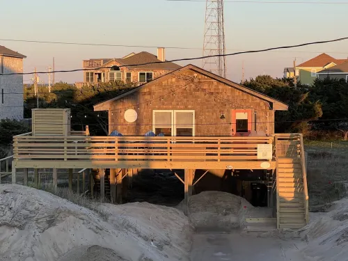 🌊 Steps from the ocean in the Outer Banks - New Hot Tub, Deck & Dog Run! 🐕