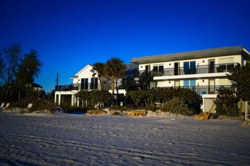 A+ Beachfront Location Bradenton Beach Anna Maria Island with Hot Tub