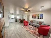 Centrally located! 30 mins to Pines or Petrified Forest. Family-friendly.