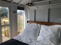 Luxury Shepherd's Hut near the beach