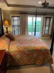 Beach Front Condo Two Pools & Hot Tub!