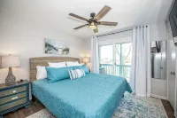 Beautiful Home on Caney Creek w/ Fishing Pier, Hot Tub, Fire Pit