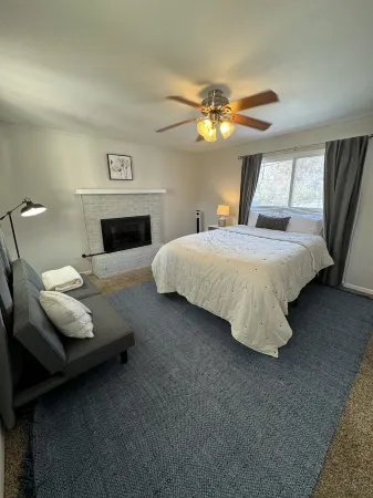 Near Wsu:  Bumper Pool and Fire Pit!  Hosted by Homes by Cnj