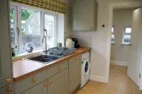 Traditional Cottage in the centre of Glencoe Hotels in Ballachulish