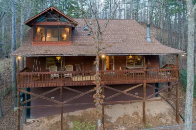 Smokey Mountain River Retreat Hotels near Noon