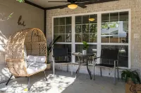 New Home-Hot Tub-GameRoom-Pool Table-10Min to DFW Airport-12 Min from Downtown