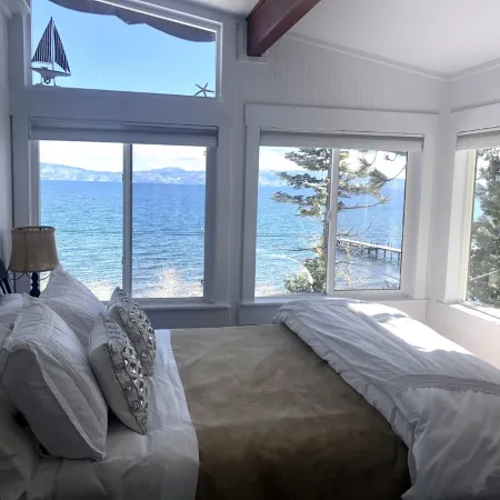Lake front chalet-incredible view, sleeps 12!
