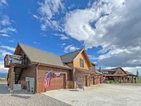 5 Star - Golden Eagle Loft Hotels near Norris Hot Springs