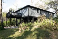 Beautiful & Secluded Brand New Romantic Riverfront Oasis Отели рядом с достопримечательностью «Заказник Трипл Крик»