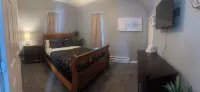 Charming 2-bdrm house w WiFi, game room, hot tub, & outdoor fire pit in Bay City Các khách sạn gần Alice & Jack Wirt Public Library
