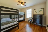 Charming Cottage located 15 minutes from Columbia, TN