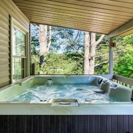 Secluded, renovated, cabin with gorgeous mountain views, firepit, hot tub