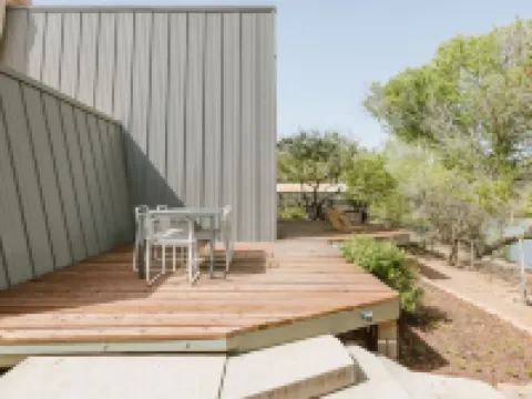 Waterfront A-Frame w/Mtn View, Pool, <15Min to Old Town, Jerome, Vineyards Hotels in Cottonwood-Verde Village