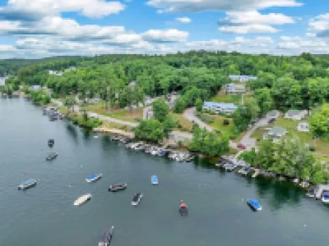 Townhome w/ amazing Paugus Bay - Lake Winnipesaukee - Views Hotels in Laconia