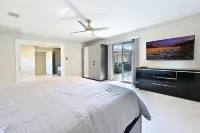 PROMO 5% WEKKLY/10% MONTHLY DISC.Renovated Tropical Paradise Home with Hot Tub