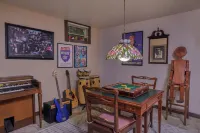 Amazing All-Season Private Lakefront Retreat! Hotels in Highland