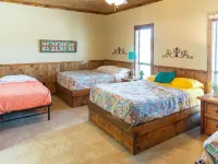 Longhorn•Pool•Cabana Kitchen•Quiet SubDiv•Sleeps 27•FREE Frio Access +VIP Perks Hotels in Concan