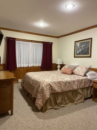 182 Shamrock Circle, Snowshoe, WV 26209  4 bedroom + loft on the top of the mtn