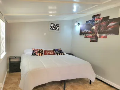 This is a cozy Military/USA themed home by Lackland AFB . 4 Bedroom, 1 Bath. Hotels in Lackland AFB