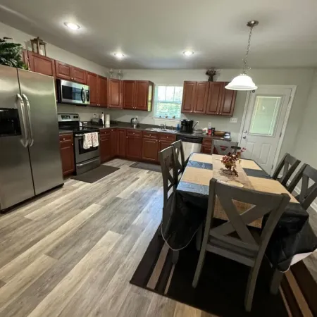 Hayden's Getaway: Sleep 6, Charming & Spacious