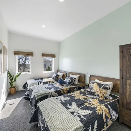 Unique 6 Bedroom Lakeview Home with Roof Terrace