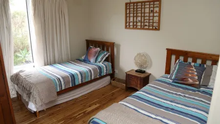 Driftaway -WIFI, NETFLIX, pet friendly, Comfort + Undercover deck with hammock